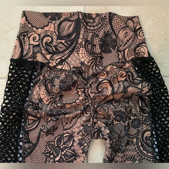 ABS2BE Floral/Paisley Leggings with Mesh Sides & Scrunch Booty - Picture 10 of 11
